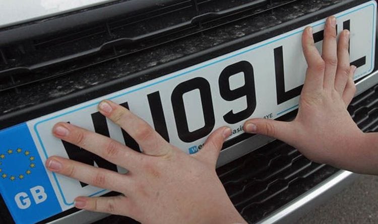 So erhalten Sie ein persönliches Nummernschild