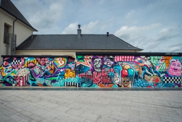 Graffiti als urbanes Geschichtenerzählen: Beweis seiner Rolle bei der Erzählung von Stadtgeschichten