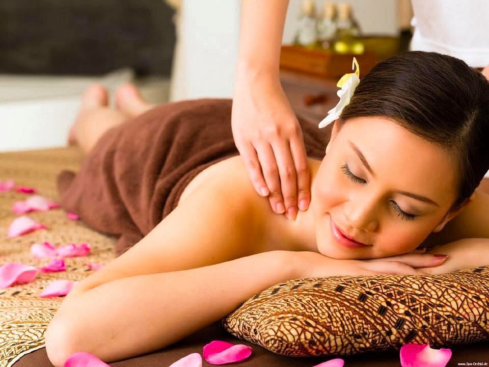 Friedliche Harmonie mit Ploy: Paarmassage