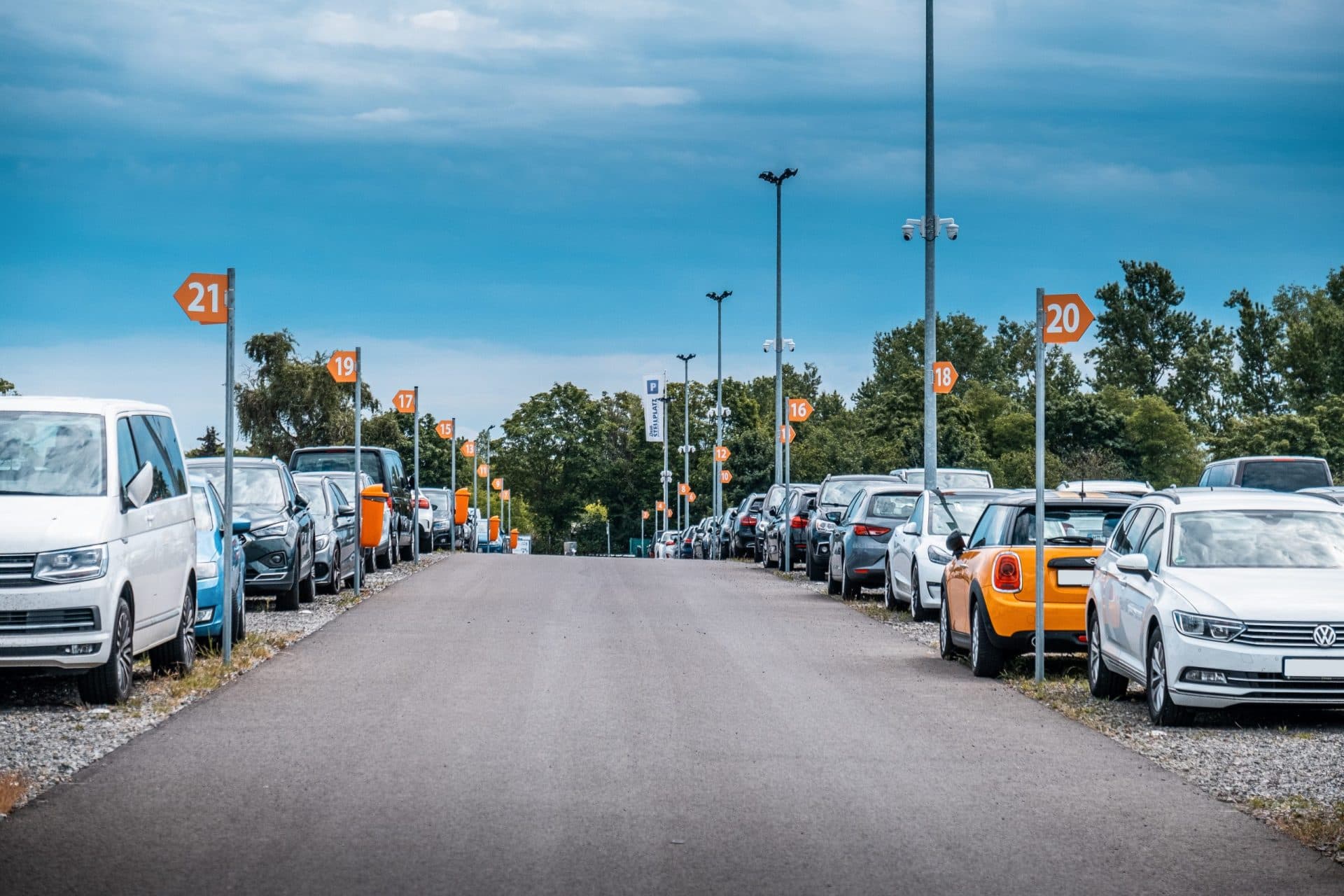 Herausforderungen beim Parken in Berlin? Vorausplanen mit Parkverbotsreservierungen