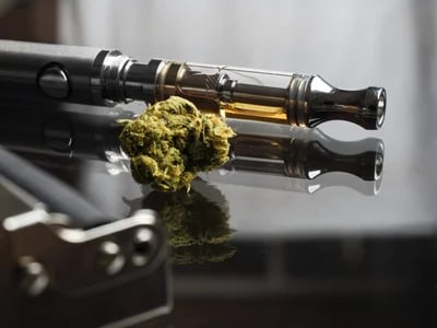 Entdecke die Al Fakher 30.000 Hypermax – langlebig, geschmackvoll und stilvoll zugleich