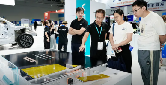 VREMT Drei-in-Eins-Elektroantriebssystem debütiert auf der Taizhou Internationalen Automobilindustrie Expo 2024